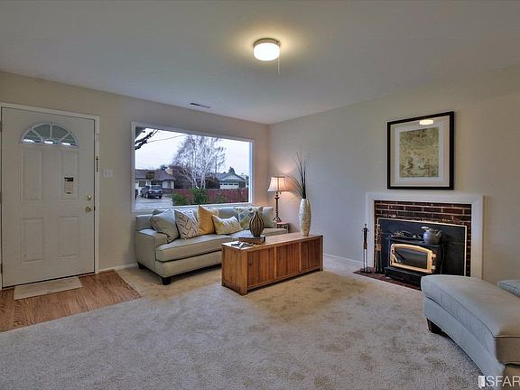 3rd image of 321 Hiller St
