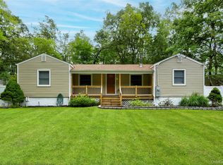 238 Locust Dr, Rocky Point, NY 11778