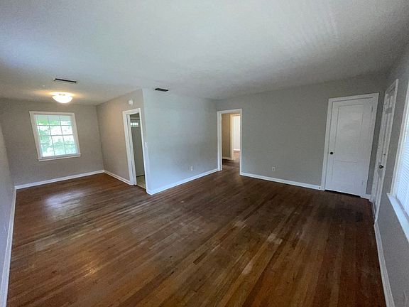 5th image of 5535 Lakewood Cir E