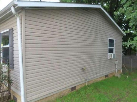 5th image of 100 Live Oak St