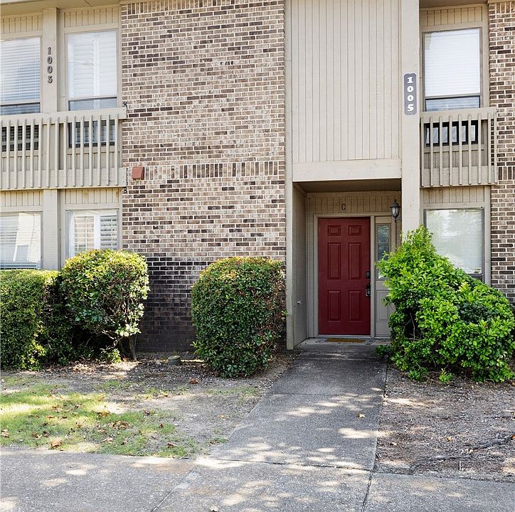 1st image of 1005 Stonegate Dr APT C