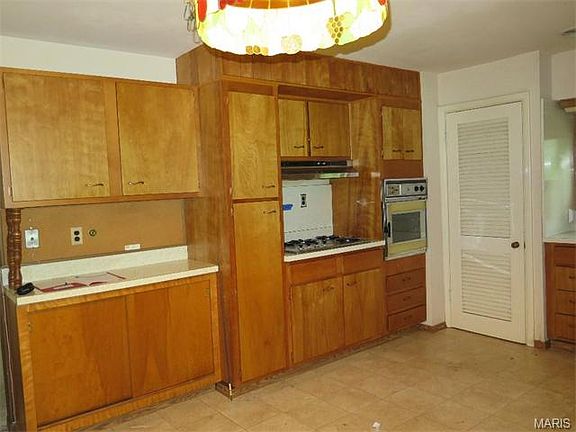 5th image of 10423 Clarendon Ave