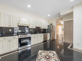 302 Walnut Ave, Cranford, NJ 07016