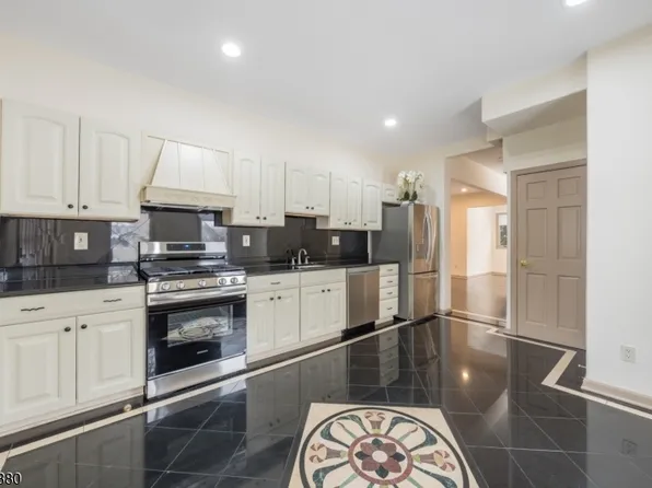 302 Walnut Ave, Cranford, NJ 07016