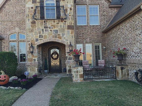 3rd image of 126 Walnut Creek Ln