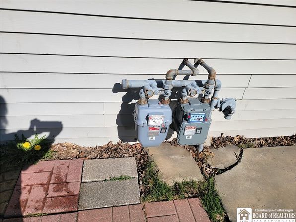 77 King St, Dunkirk, NY 14048