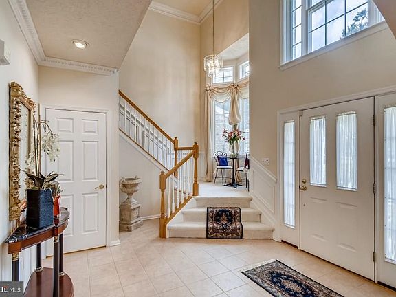 3rd image of 1223 Dahlia Ct