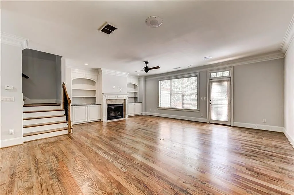 4 bed, 3.5 bath, 2916 sqft, $4,000 — Photo 1