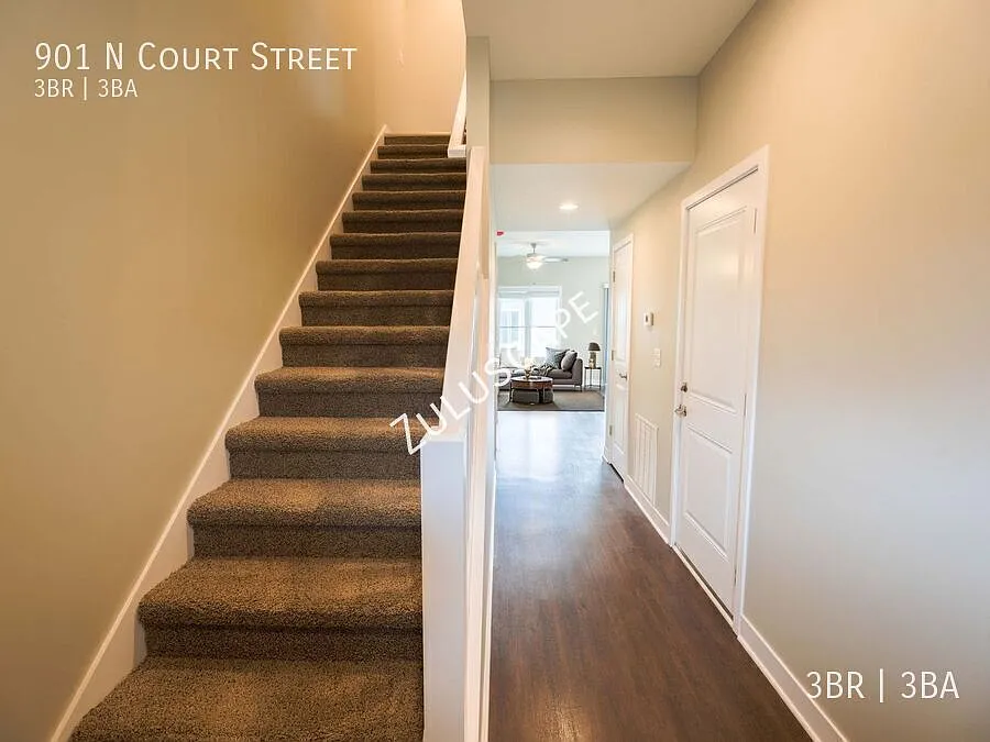 Zplace Duplex 901 N. Court — Photo 4