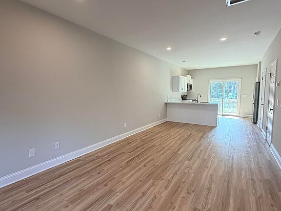 3rd image of 197 Loren Rd