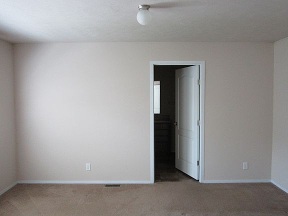 5th image of 1135 W Superior St #93