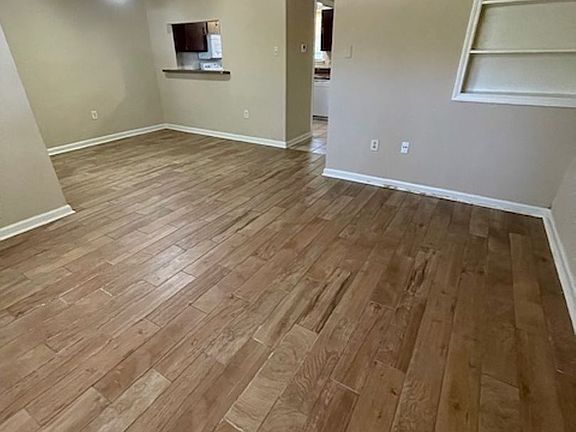 5th image of 14020 Tiger Bend Rd #1