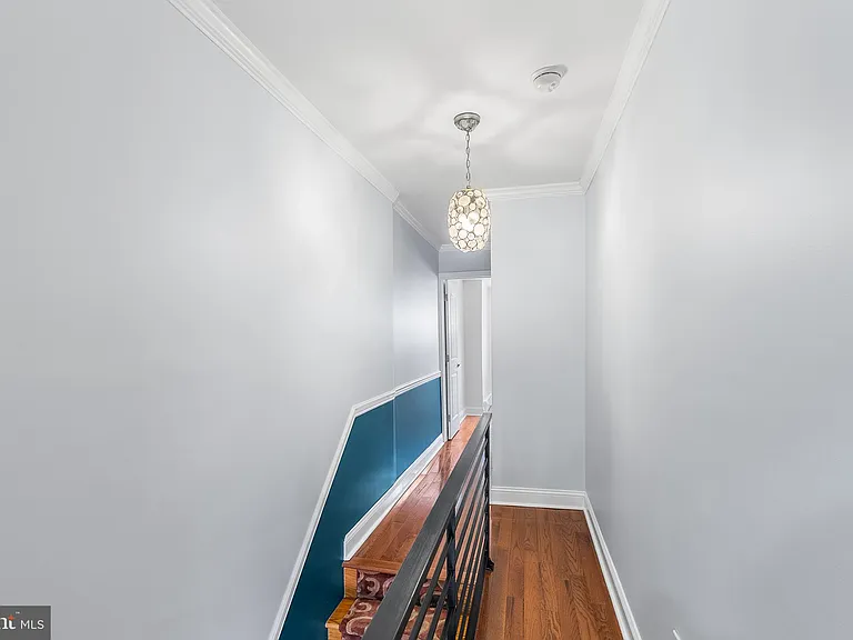 1725 S Iseminger St — Photo 22