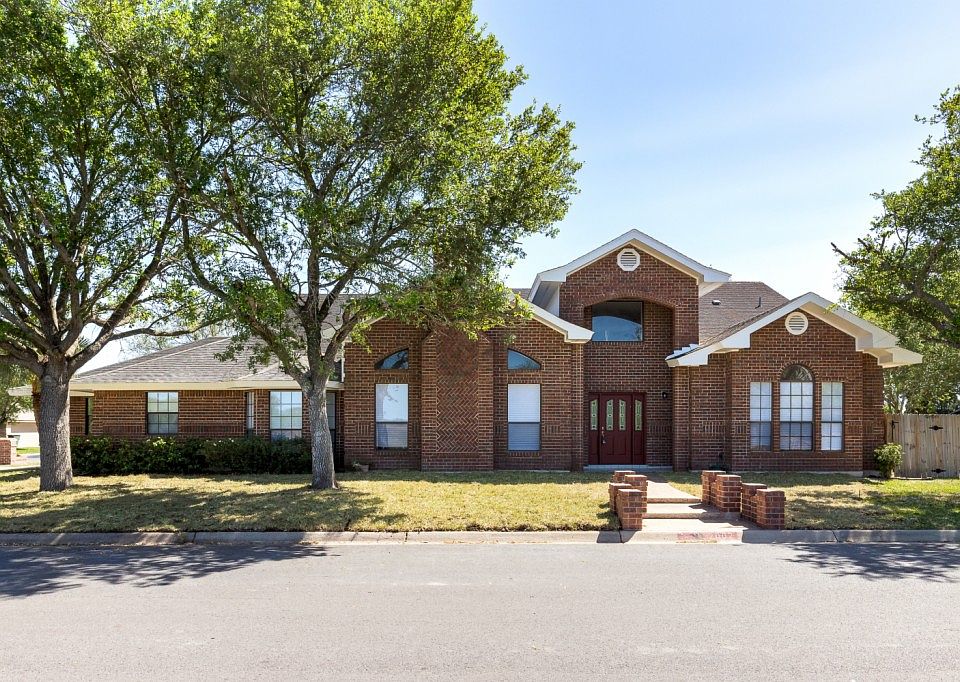 1st image of 2002 Plantation Dr