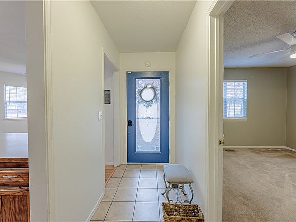 3rd image of 11 Ventnor Cir