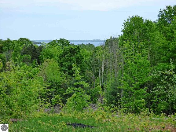 5th image of S Bay Valley Dr