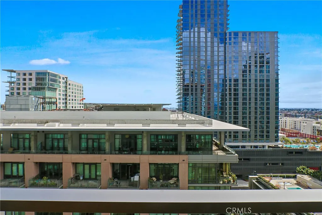 1 bed, 880 sqft, $2,400 — Photo 2