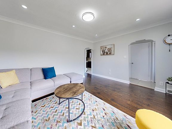 4th image of 15 Macleod St