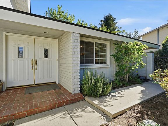 2nd image of 10808 Des Moines Ave