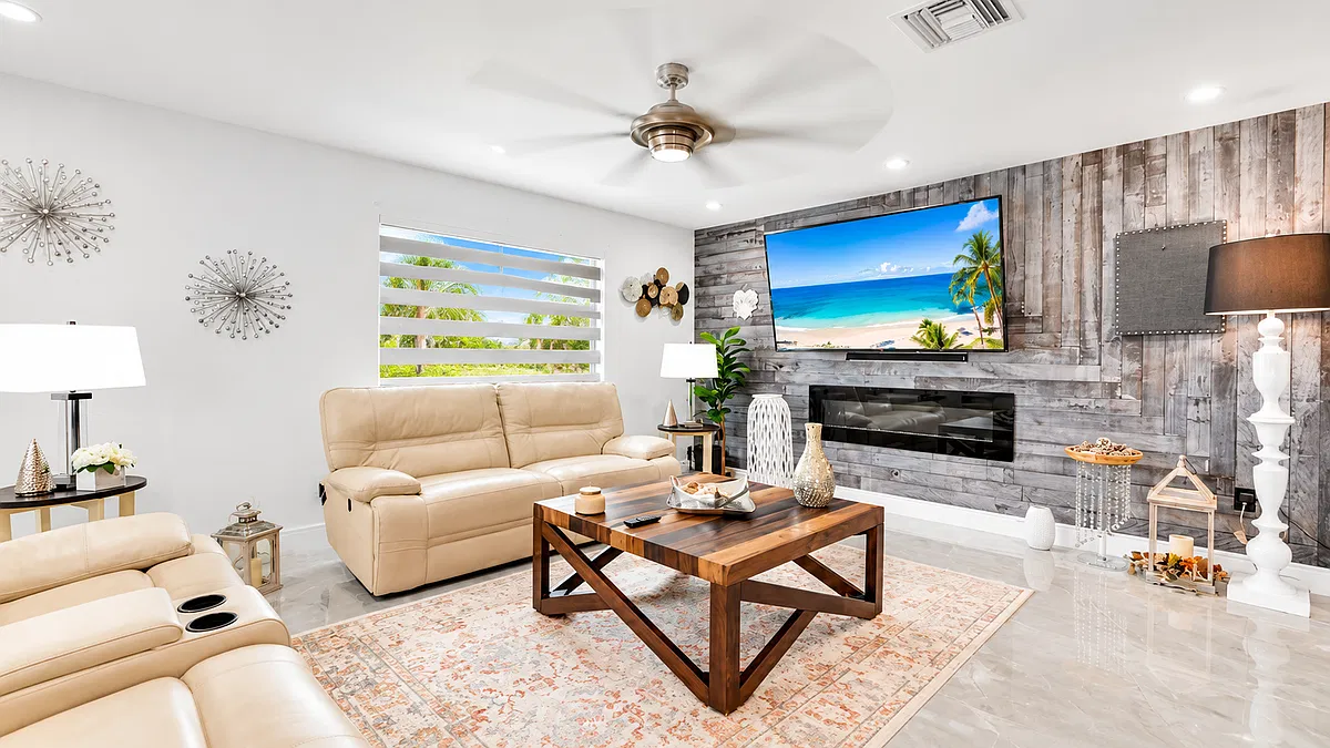 3 bed, 2.0 bath, 2420 sqft, $4,200 — Photo 3