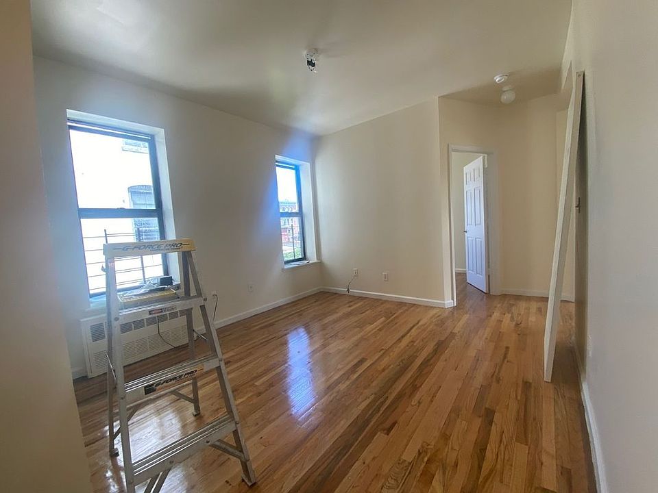 1st image of 213 W 111th St #20