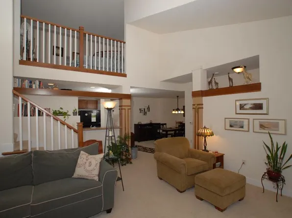 15295 Library Ln, New Berlin, WI 53151