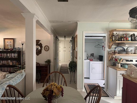 2nd image of 916 College Ave E