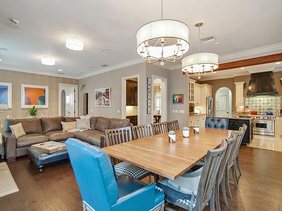 Dining config w/family rm