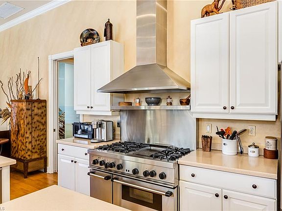 2nd image of 14500 New Hampton Pl
