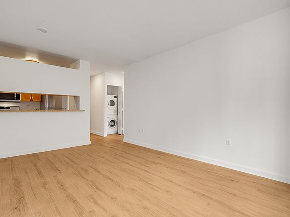 4th image of 35 W 33rd St APT 10E