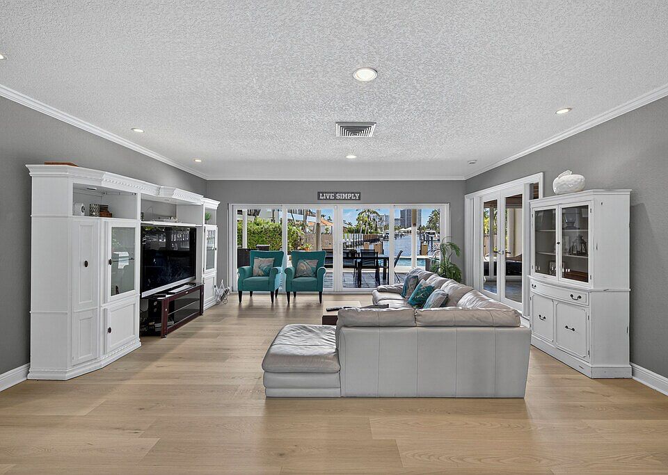 1st image of 4110 Bayview Dr