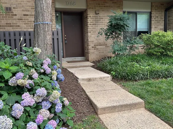 1768 Ivy Oak Sq #38, Reston, VA 20190