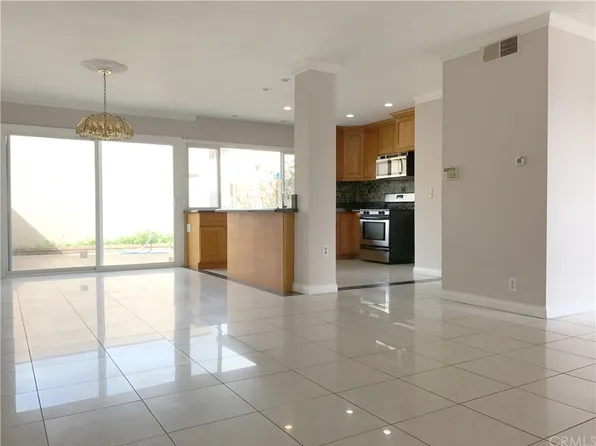 17629 Los Jardines W, Fountain Valley, CA 92708