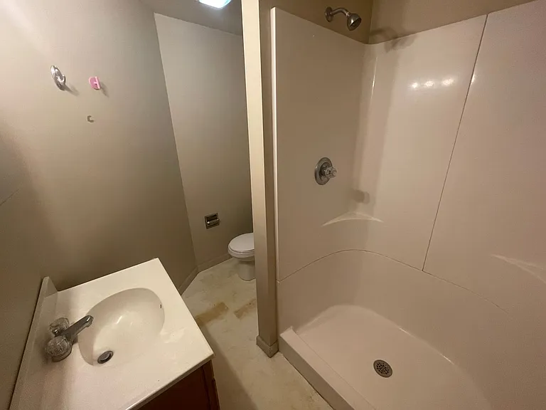 321 Vine St — Photo 23