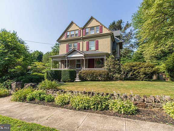 3rd image of 12 Asbury Ave