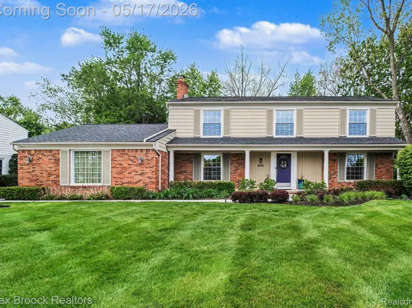 2004 Bootmaker Ln, Bloomfield Hills, MI 48304
