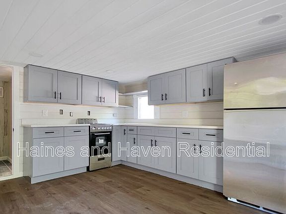 4th image of 658 Avenue B NW
