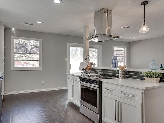 4th image of 609 Hurst Dr