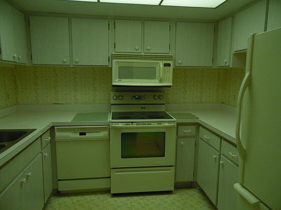 5th image of 415 Us Highway 1 APT 201