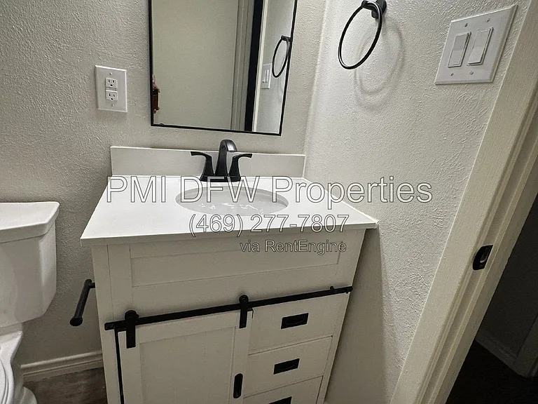 2120 Blossom Ln — Photo 9