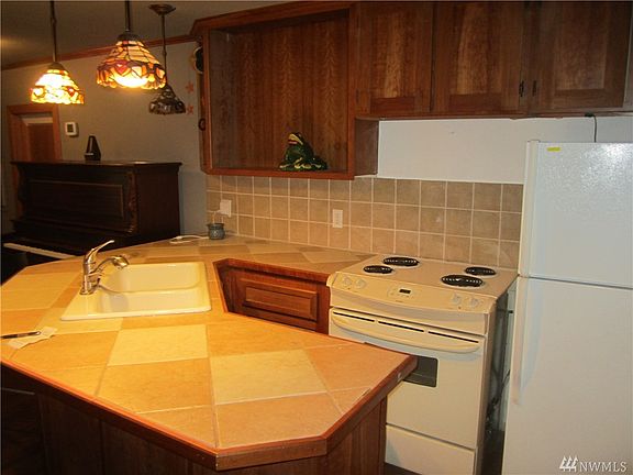 4th image of 13224 72nd Ave E