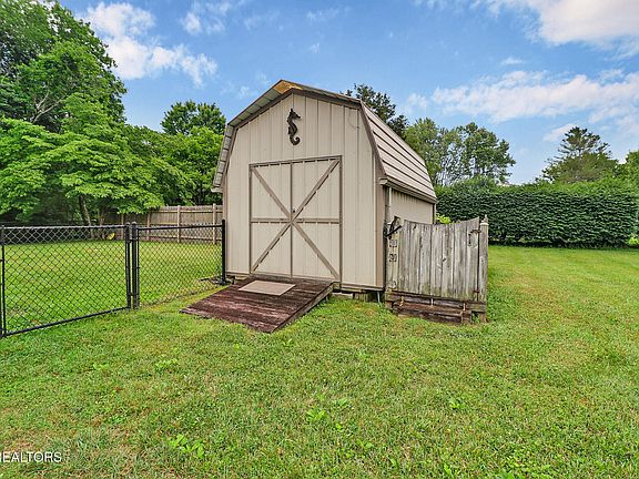 5th image of 215 Kearney Dr