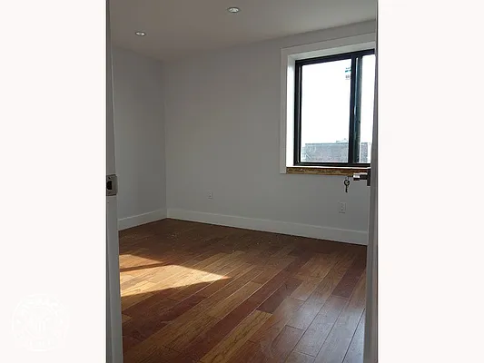 Rented by MySpaceNYC | media 7