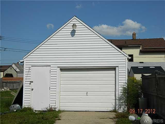 2nd image of 16 Reiman St