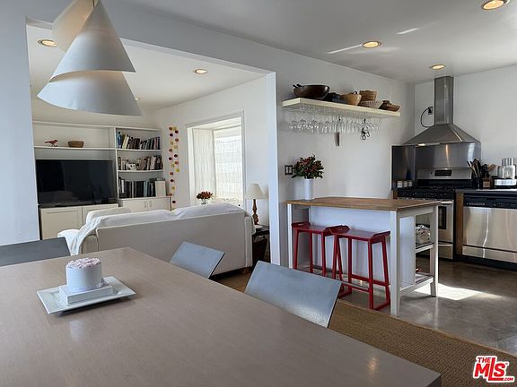 4th image of 924 5th St APT 10