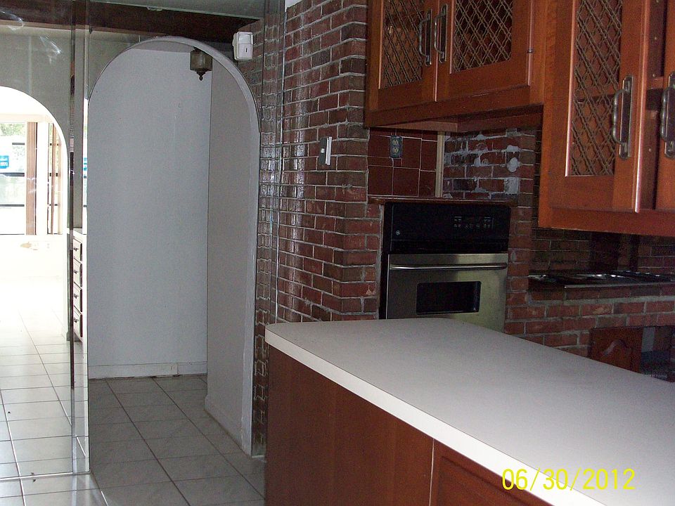 2nd image of 529 38th St