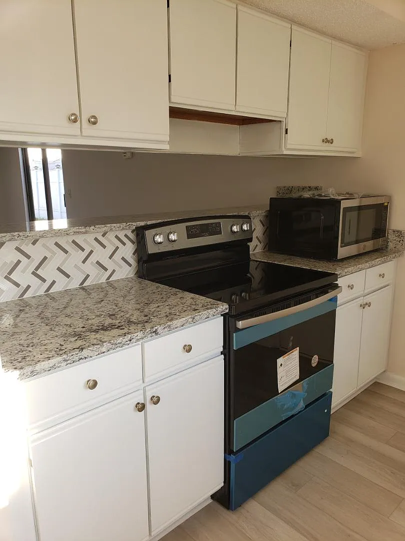 Unit Photo - 10709 Meadowlea Cir W