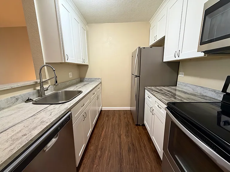 2281 S Vaughn Way #204A — Photo 2