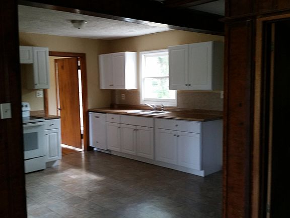 4th image of 1408 NE Bluebird Dr