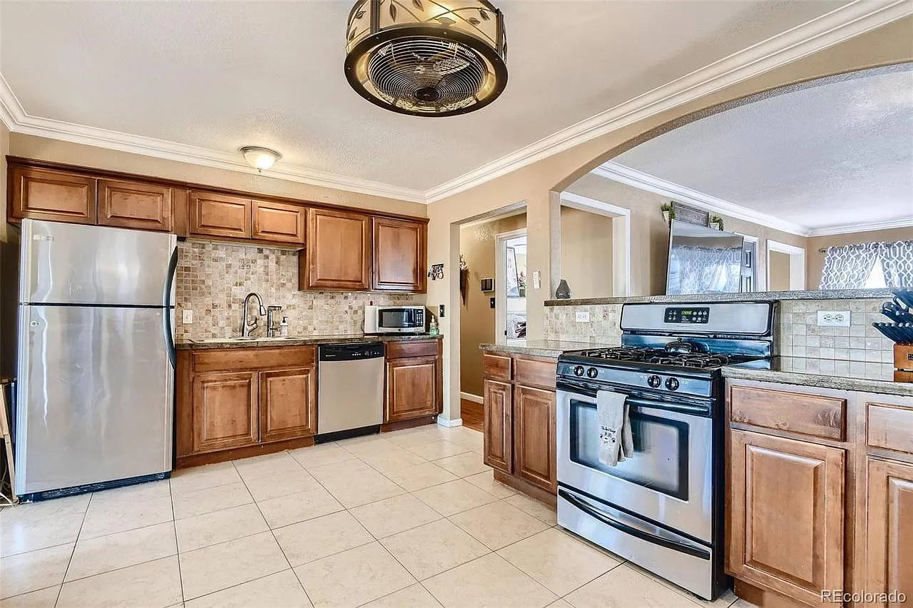 3 bed, 1200 sqft, $2,600 — Photo 4